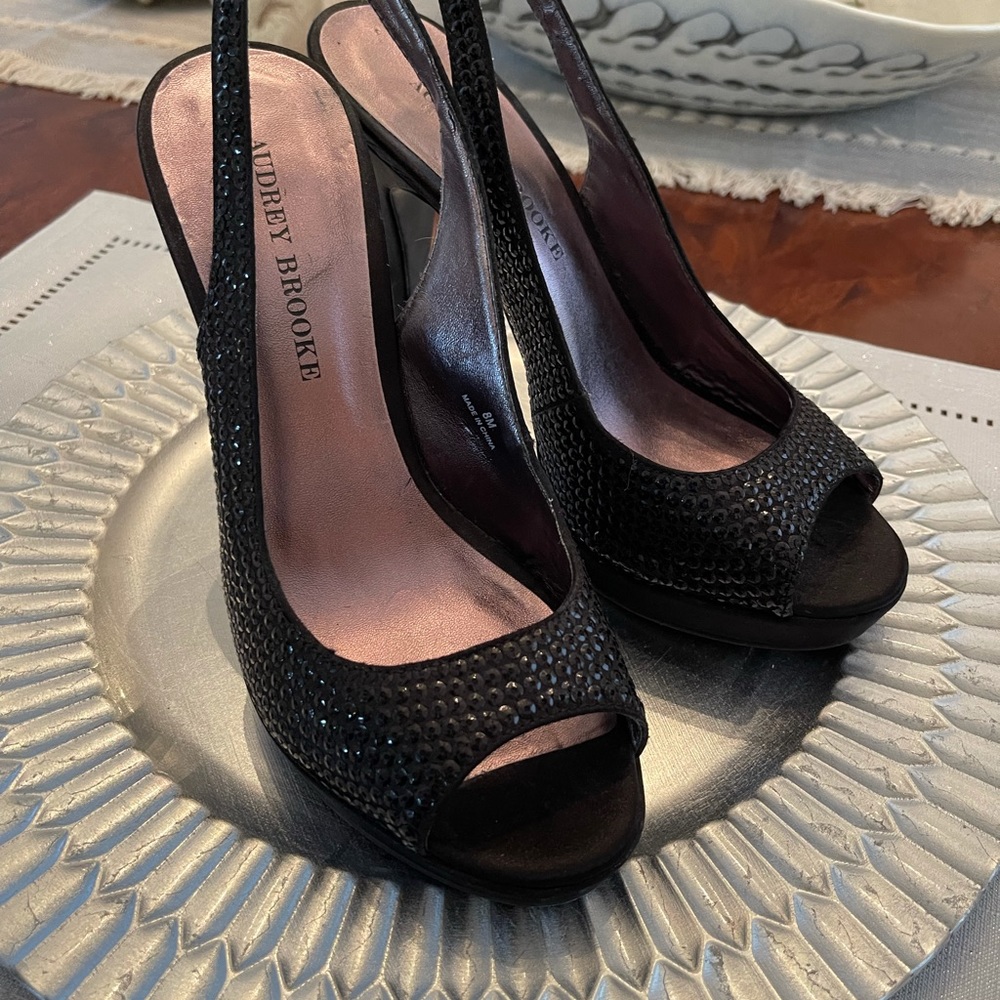 Audrey Brooke black sequin pump 8M